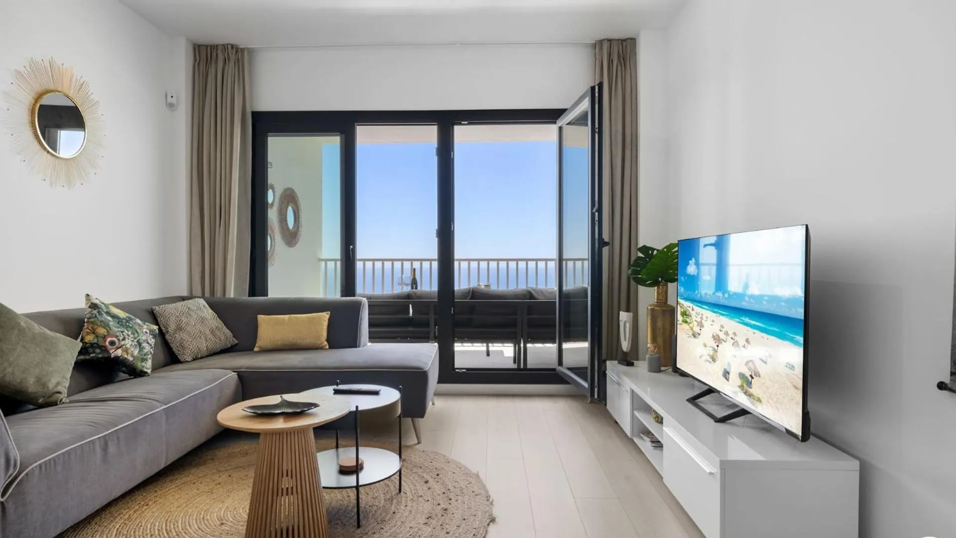Vivi Homes - Santangelo Pool, Terrace & Sea View Benalmádena